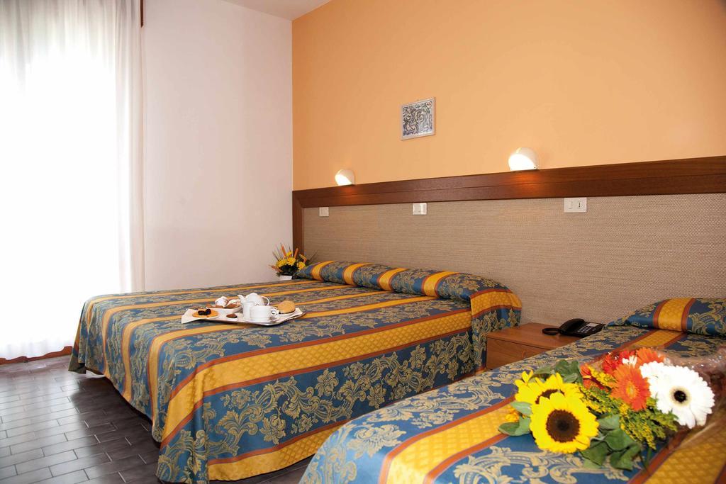 Hotel Bettina Lido di Jesolo Eksteriør billede