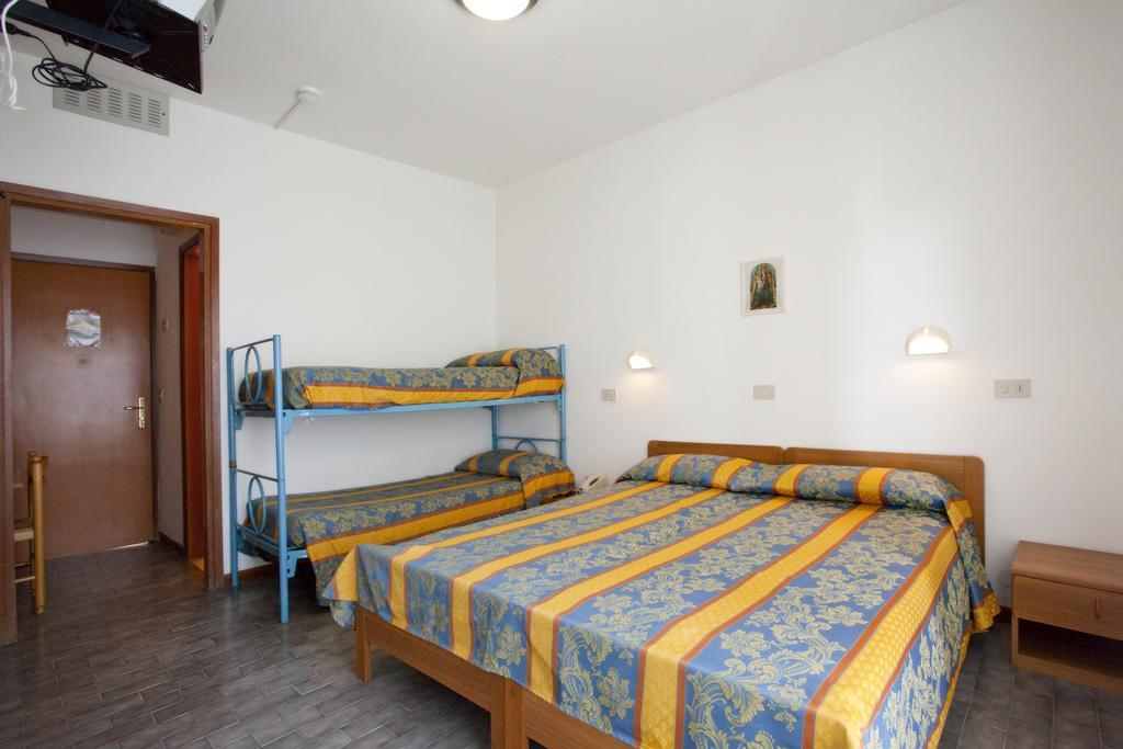 Hotel Bettina Lido di Jesolo Eksteriør billede